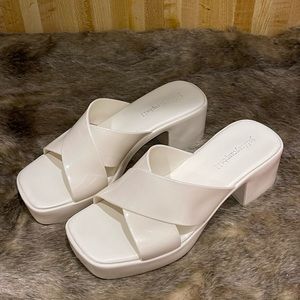 🫧Bublegum 🫧jeffrey Campbell sandals shiny cream